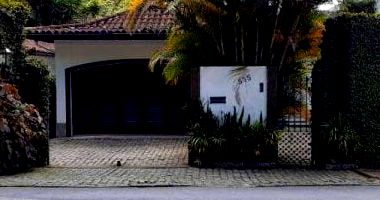 Casa padrão 5 quartos 7 banheiros 401m² ocupada