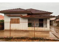 Casa em Leilão com 3 Quartos e 2 Banheiros