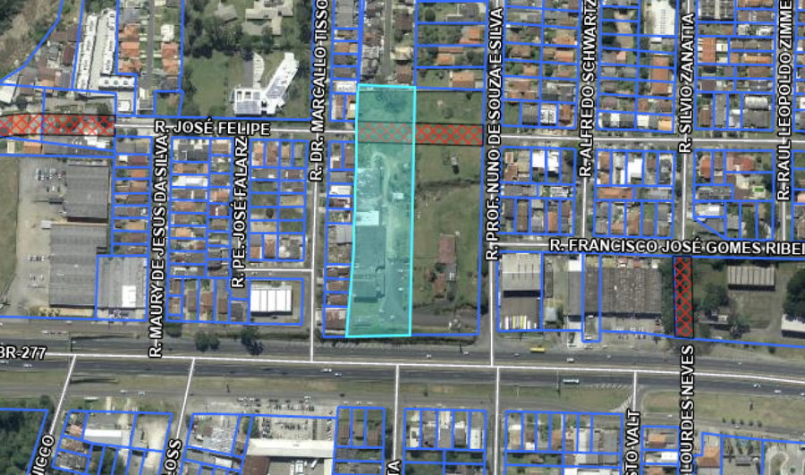 Terreno com 12.100m² e 2.500m² construídos em Curitiba