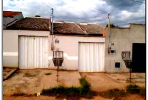 Casa com 2 quartos, varanda e sacada