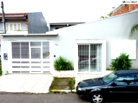 Edificação comercial e residencial com garagem e piscina, 3 quartos