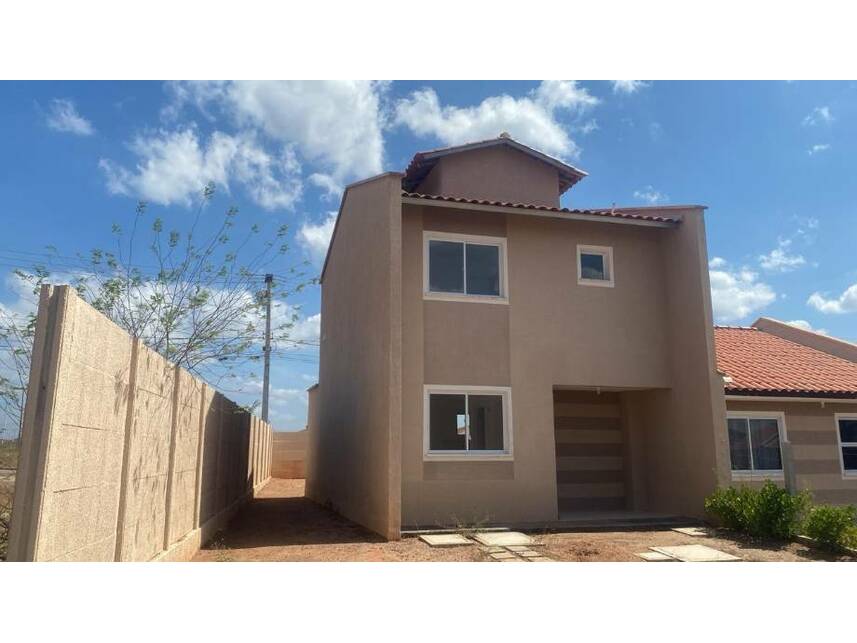 Casa desocupada com 1 vaga em condomínio - 84m² - Croatá/CE