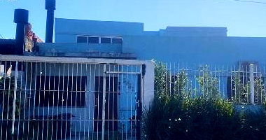 Casa com 2 quartos, 1 banheiro, sala, cozinha e 1 vaga