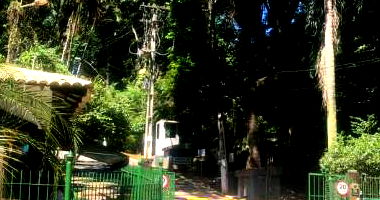 Casa com 4 quartos, 3 banheiros e 414m² construída, ocupada