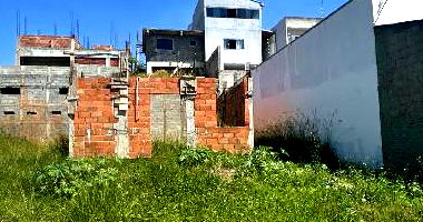 Terreno amplo de 344m² com ótima localização e potencial