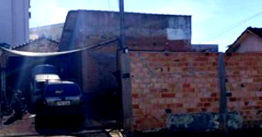 Terreno com casa inacabada em Santo Antônio da Platina