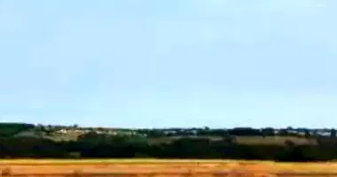 Terreno desocupado com 240m², ideal para construção