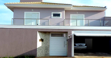 Sobrado com 320m², 2 Quartos e Piscina em Paranapanema/SP