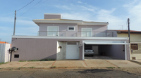 Sobrado com 320m², 2 Quartos e Piscina em Paranapanema/SP