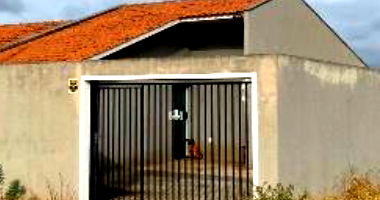 Casa com 2 quartos, 1 banheiro, 46,35 m² construída, ocupada