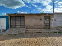 Casa padrão com 160m² terreno e 38m² construída, imóvel