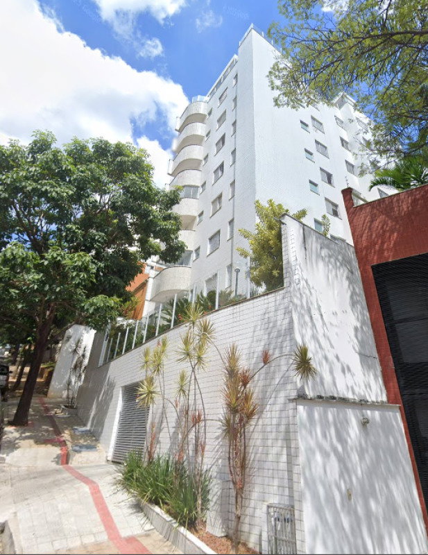 Apartamento com 4 Quartos e 2 Suítes no Edifício Manata
