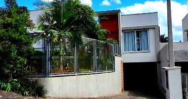 Casa ocupada com 362m² construída em terreno de 506m²