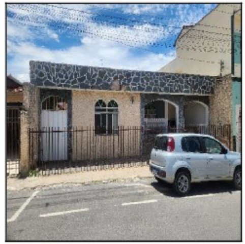 Casa com 154,5m², 457,36m² de terreno, 4 quartos, 2 banheiros, desocupada