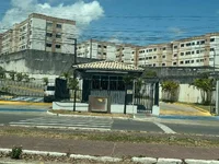 Apartamento com 1 quarto e varanda em condomínio clube