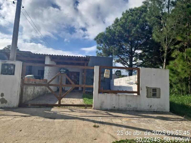 Casa com 2 quartos, 1 banheiro e 1 vaga em Tramandaí