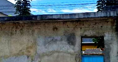Casa Ocupada com 1 Vaga e Ampla Área em Duque de Caxias
