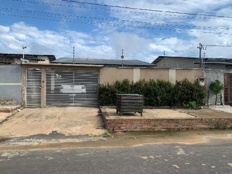 Casa com 3 Quartos e 1 Vaga em Cruzeiro do Sul