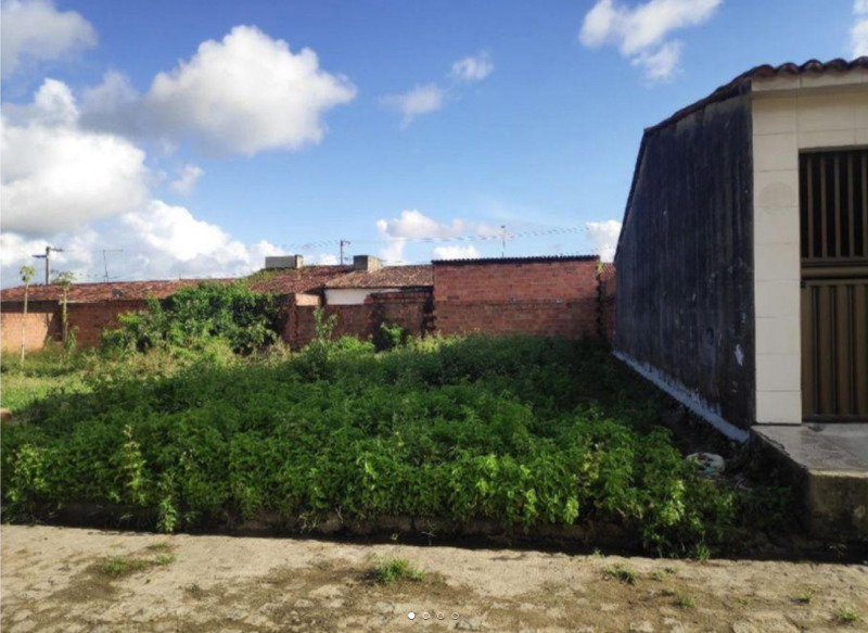 Terreno em Loteamento Villa Verde com 130 m²