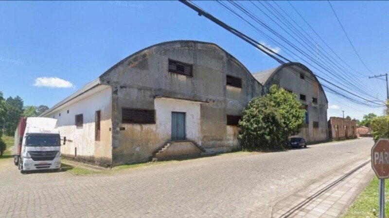 Terreno com 2.200m² e pavilhão para depósito em Caxias do Sul