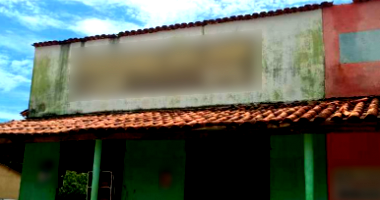 Casa com pontos comerciais e terreno de 587,50m², 3 cômodos comerciais, bom estado