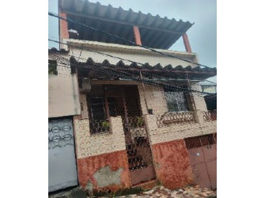 Casa em Leilão com 3 Quartos e 2 Banheiros