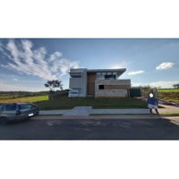 Casa ocupada de alto padrão com 593,47m²