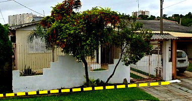 Casa de Madeira em São Leopoldo com Terreno