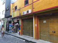 Casa térrea com 2 quartos e 2 salas, desocupada