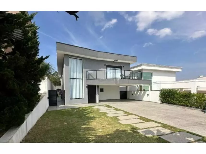 Casa em leilão com 4 quartos e 3 banheiros