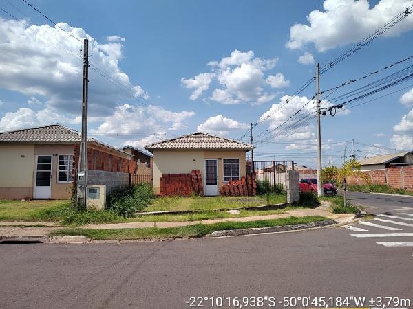 Casa 2 quartos, 1 banheiro, 2 vagas, 45,47m² construída, desocupada