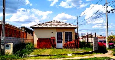 Casa 2 quartos, 1 banheiro, 2 vagas, 45,47m² construída, desocupada