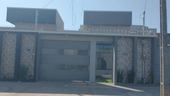 Casa com 3 Quartos, 2 Banheiros e 1 Vaga em Caldas Novas - GO