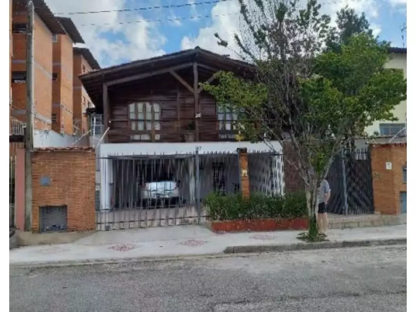 Casa em Leilão em Sorocaba com 3 Quartos e 2 Vagas