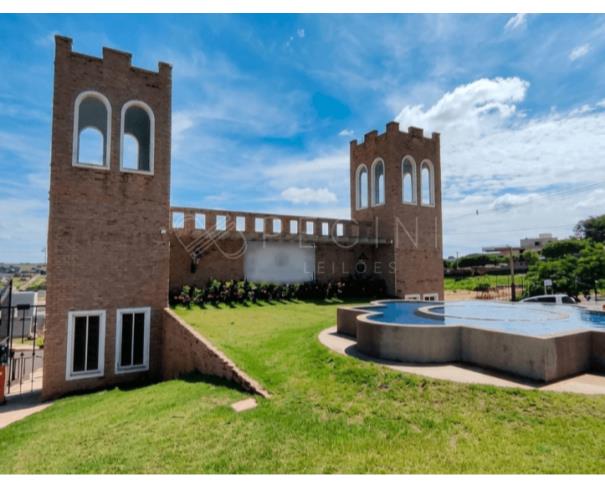 Terreno com Casa em Construção de 350m²