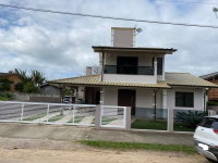 Terreno Urbano com Edificação Residencial em Garopaba/SC