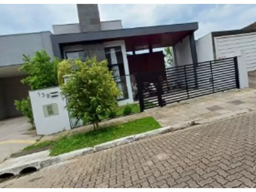 Casa em Leilão com 145,85m² de Área Construída