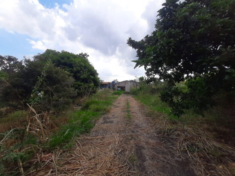 Terreno com Casa em Condomínio Fechado