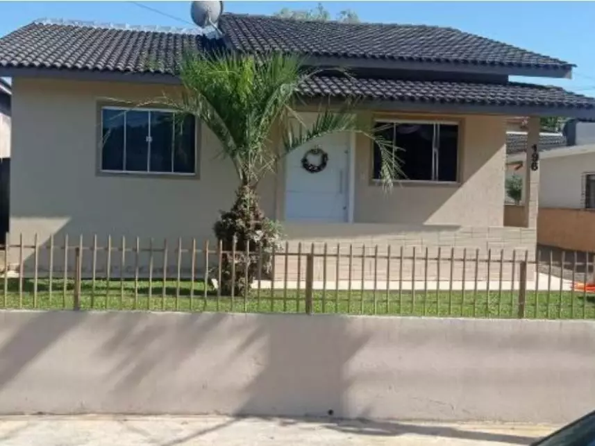 Casa com 109,43m² construídos em terreno de 450m² - Ocupada
