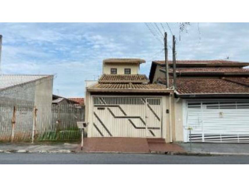 Casa em leilão com 3 quartos e 2 banheiros