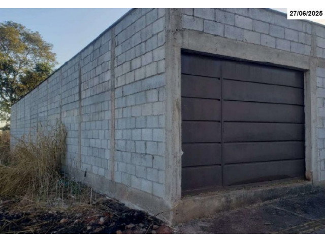 Terreno de 300m², murado, ideal para construção