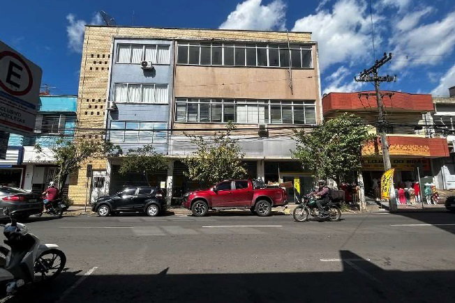 Prédio Comercial com 976,36m², 4 pavimentos