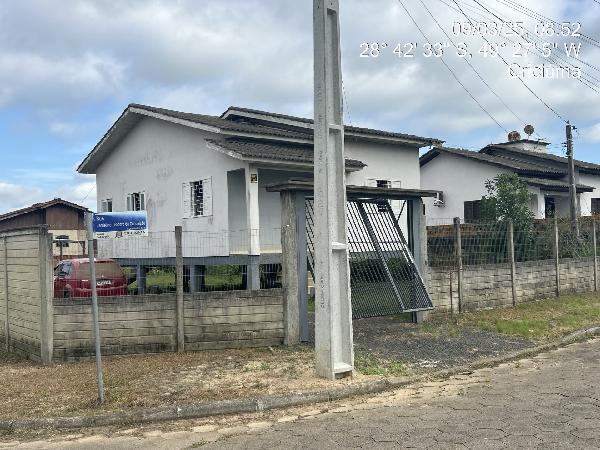 Casa com 2 quartos, 62,03m², terreno 360m², desocupada