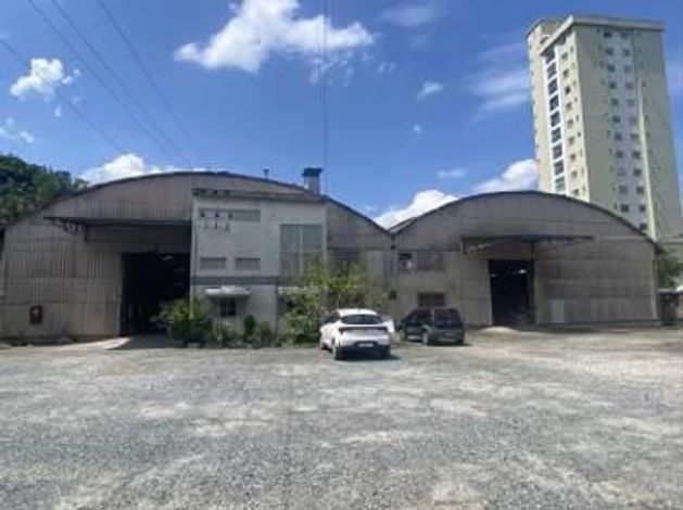 Terreno com galpão de 3.306,25m² em Blumenau