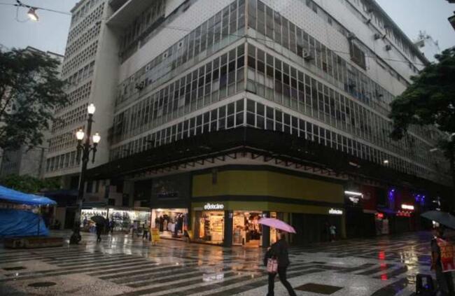 Sala Comercial ampla com 559m² no 4º andar, desocupada