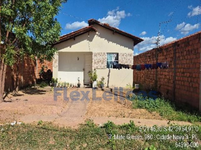 Casa com 2 Quartos, 52m² Construídos, 200m² de Terreno