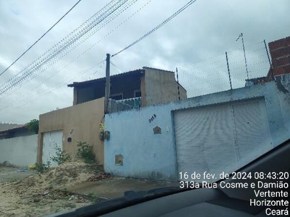 Casa com 2 quartos, 2 banheiros, 76m² área privativa, 1 vaga