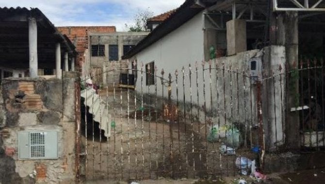 Casa 77m² com terreno de 287m² - Ocupada