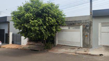 Casa com 3 quartos, 2 banheiros e 2 vagas, área construída de 191m²