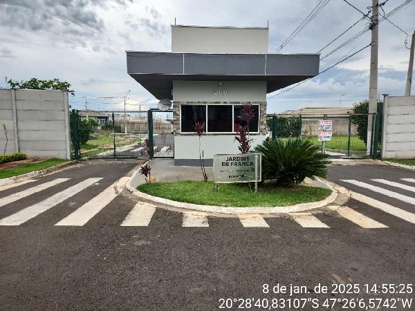 Casa 2 quartos, 1 banheiro, 1 vaga, 141.67m² área total